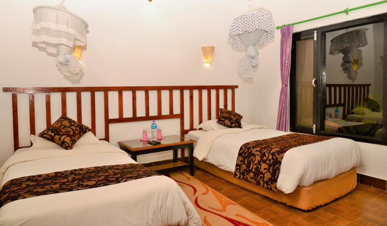 Hotel Parkside & Swimming Pool-Between Greenery And Azure ,Your Perfect Retreat Chitwan Zewnętrze zdjęcie