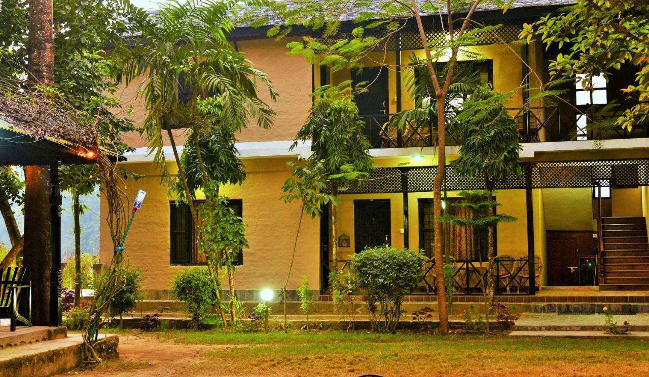 Hotel Parkside & Swimming Pool-Between Greenery And Azure ,Your Perfect Retreat Chitwan Zewnętrze zdjęcie