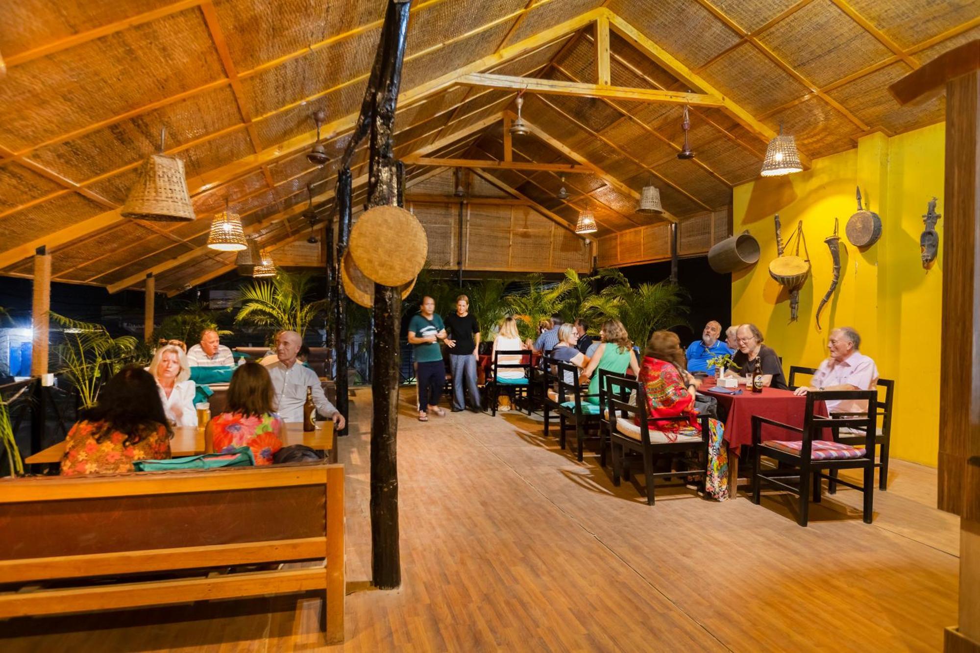 Hotel Parkside & Swimming Pool-Between Greenery And Azure ,Your Perfect Retreat Chitwan Zewnętrze zdjęcie