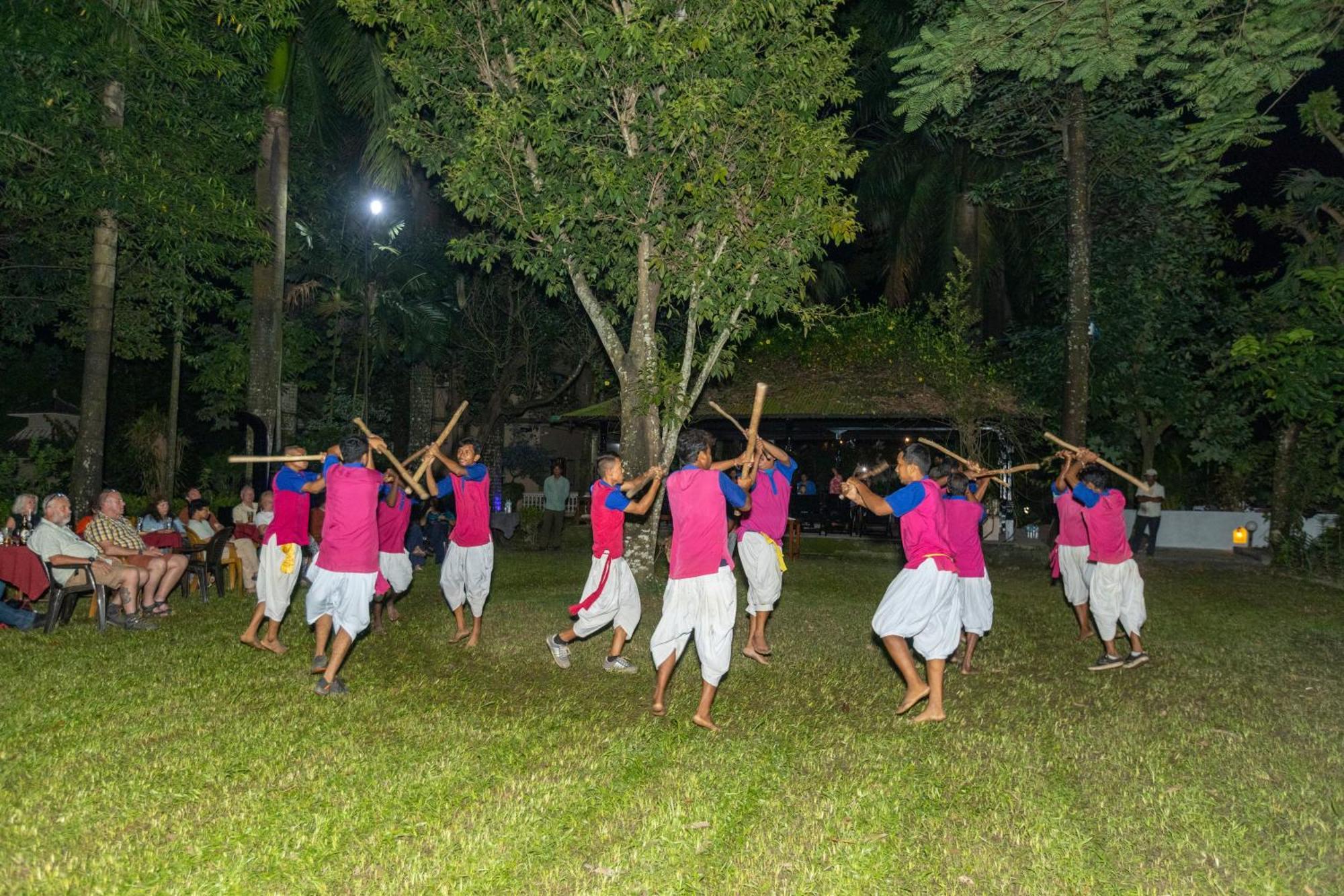 Hotel Parkside & Swimming Pool-Between Greenery And Azure ,Your Perfect Retreat Chitwan Zewnętrze zdjęcie