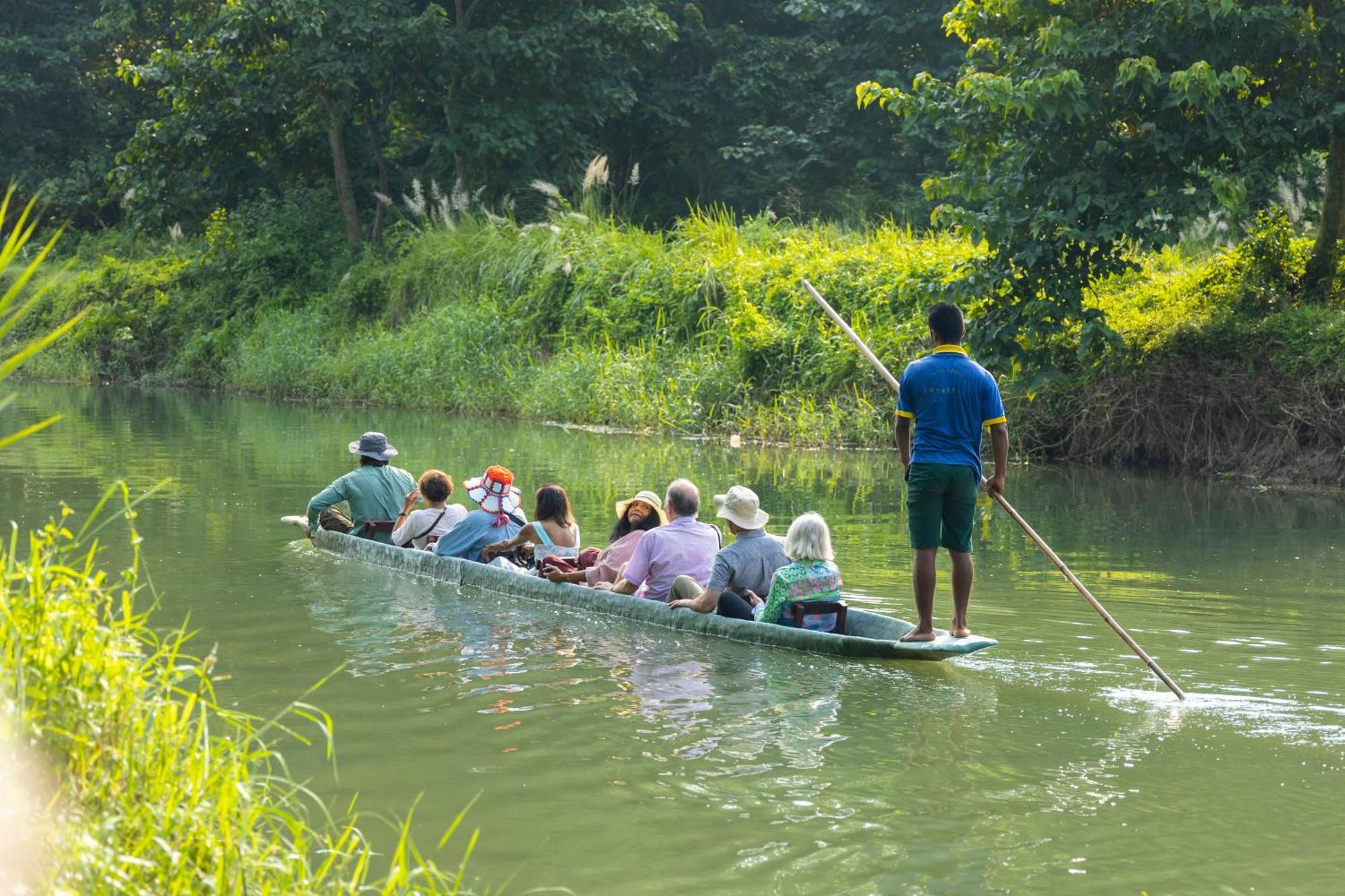Hotel Parkside & Swimming Pool-Between Greenery And Azure ,Your Perfect Retreat Chitwan Zewnętrze zdjęcie
