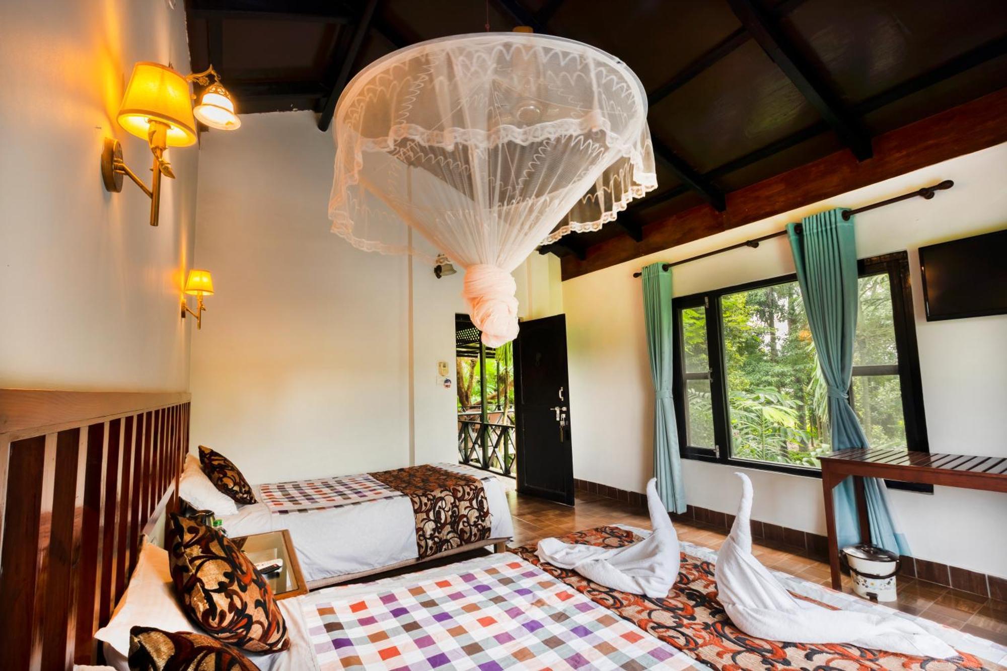 Hotel Parkside & Swimming Pool-Between Greenery And Azure ,Your Perfect Retreat Chitwan Zewnętrze zdjęcie