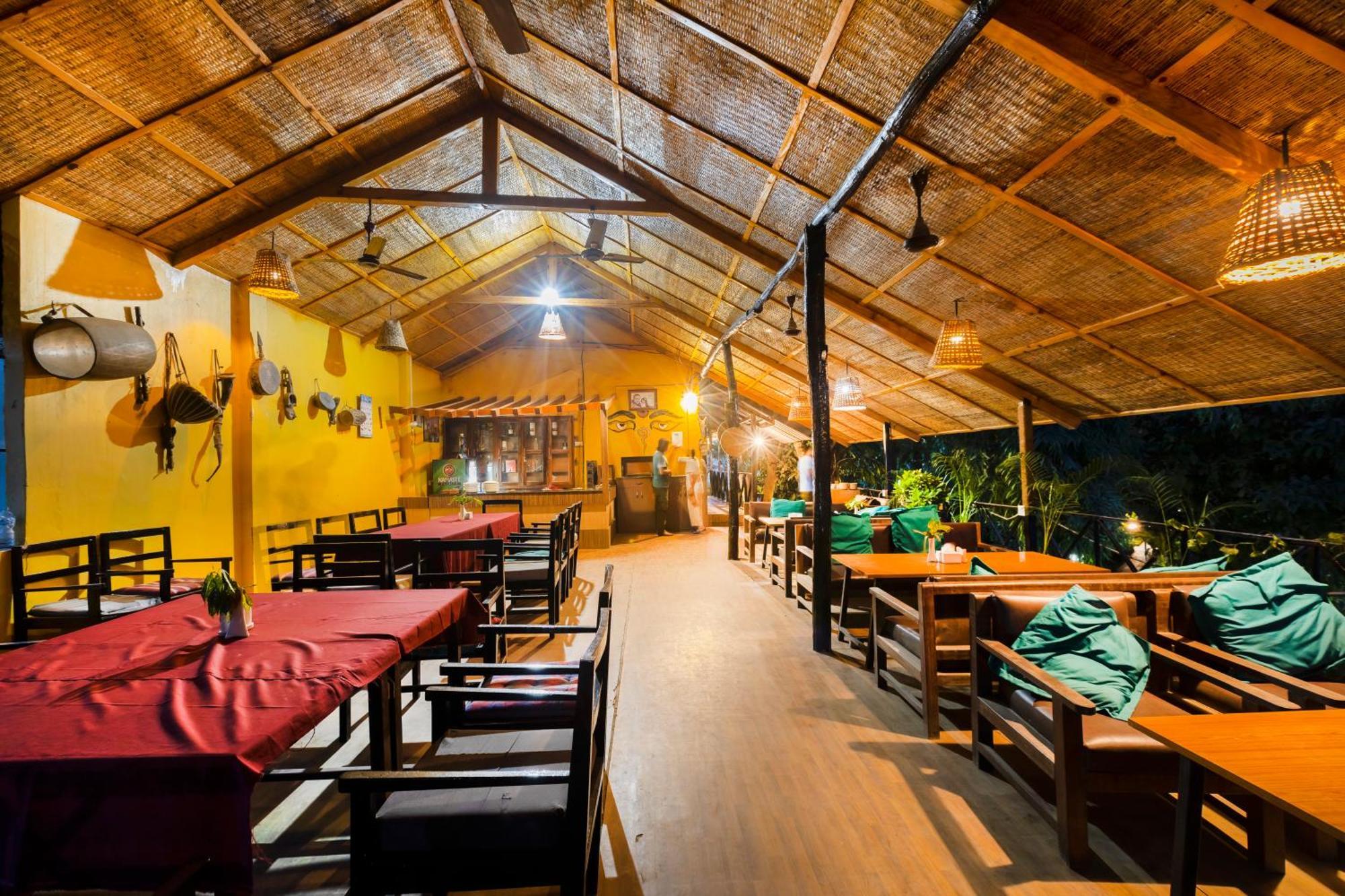 Hotel Parkside & Swimming Pool-Between Greenery And Azure ,Your Perfect Retreat Chitwan Zewnętrze zdjęcie