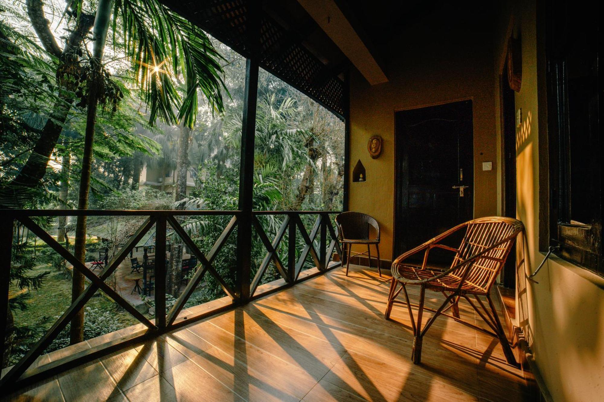 Hotel Parkside & Swimming Pool-Between Greenery And Azure ,Your Perfect Retreat Chitwan Zewnętrze zdjęcie