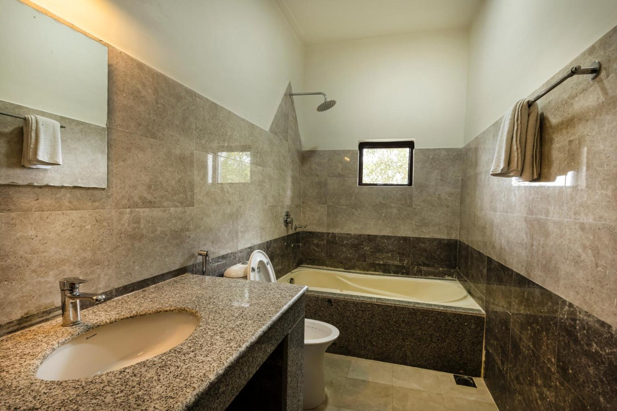 Hotel Parkside & Swimming Pool-Between Greenery And Azure ,Your Perfect Retreat Chitwan Zewnętrze zdjęcie