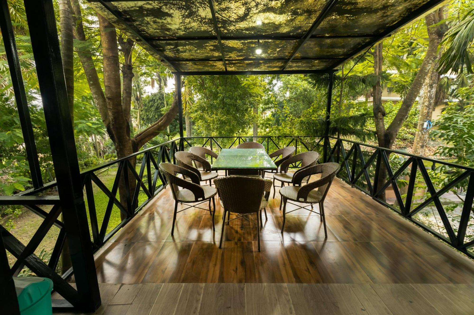 Hotel Parkside & Swimming Pool-Between Greenery And Azure ,Your Perfect Retreat Chitwan Zewnętrze zdjęcie
