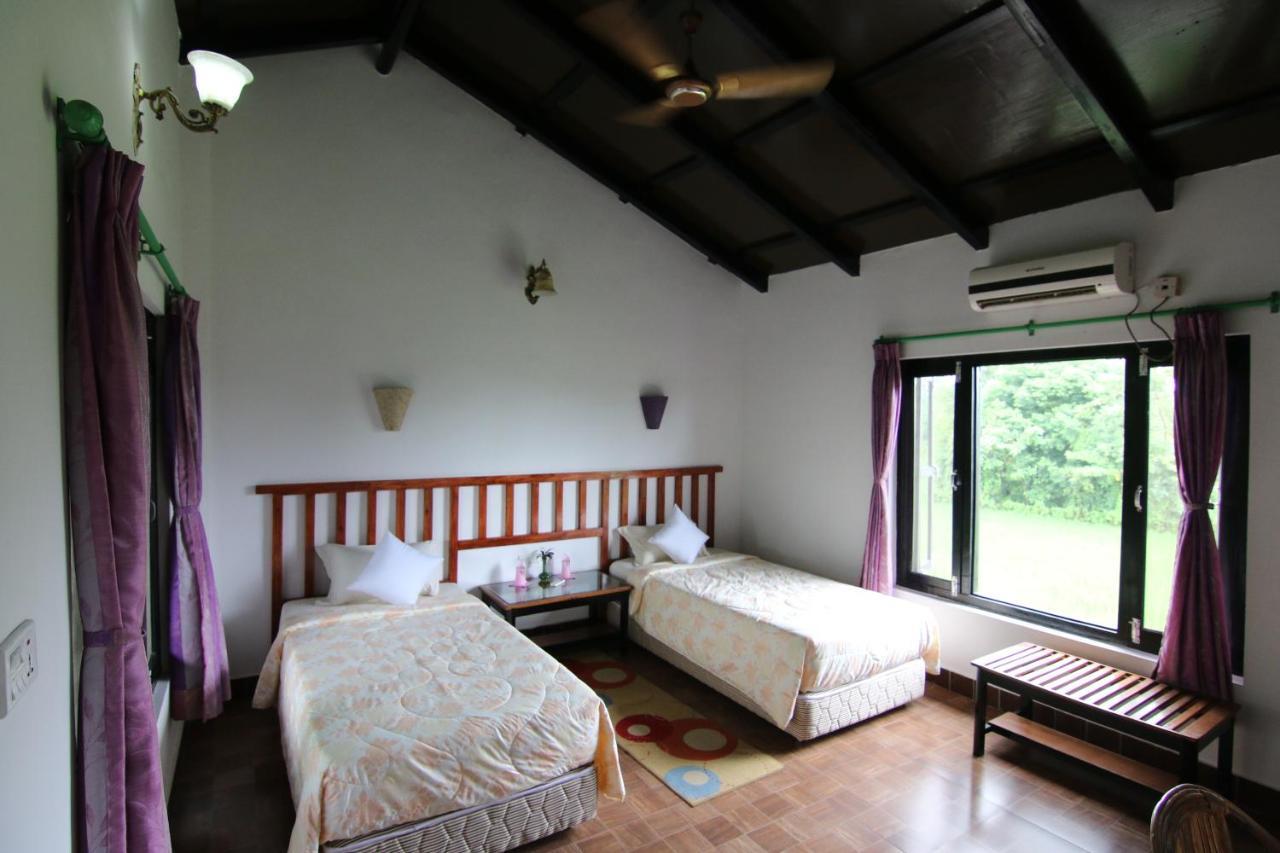 Hotel Parkside & Swimming Pool-Between Greenery And Azure ,Your Perfect Retreat Chitwan Zewnętrze zdjęcie